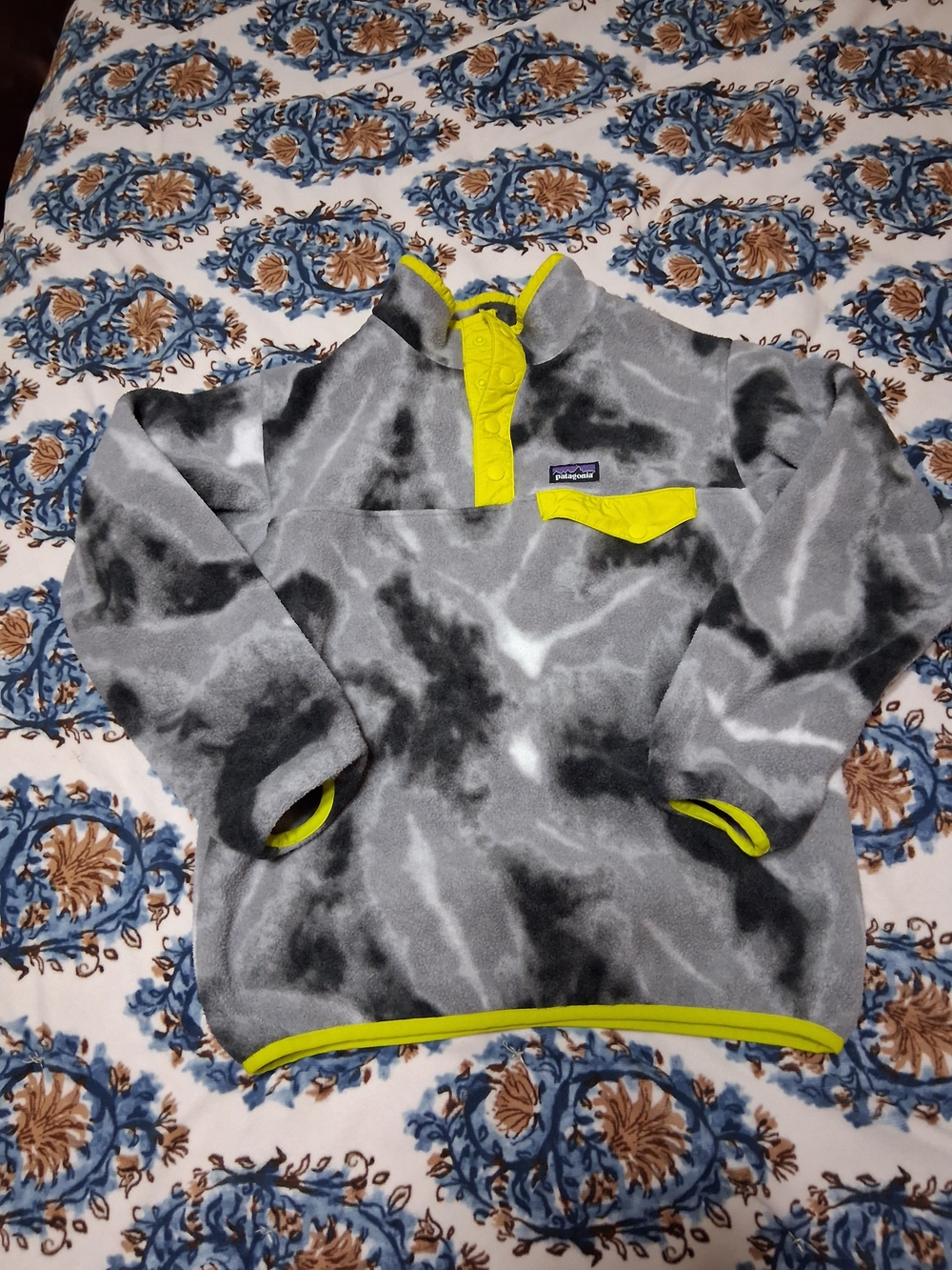 Patagonia Gray Tie-Dye Synchilla Fleece Pullover with Lime Accents